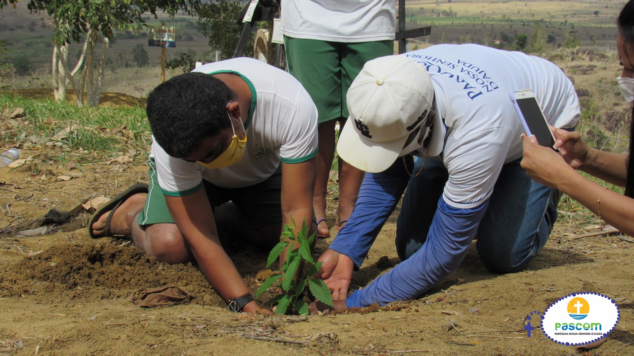 APAExone-se: Alunos da APAE participam de plantio de mudas de árvores no Santuário Jesus Misericordioso