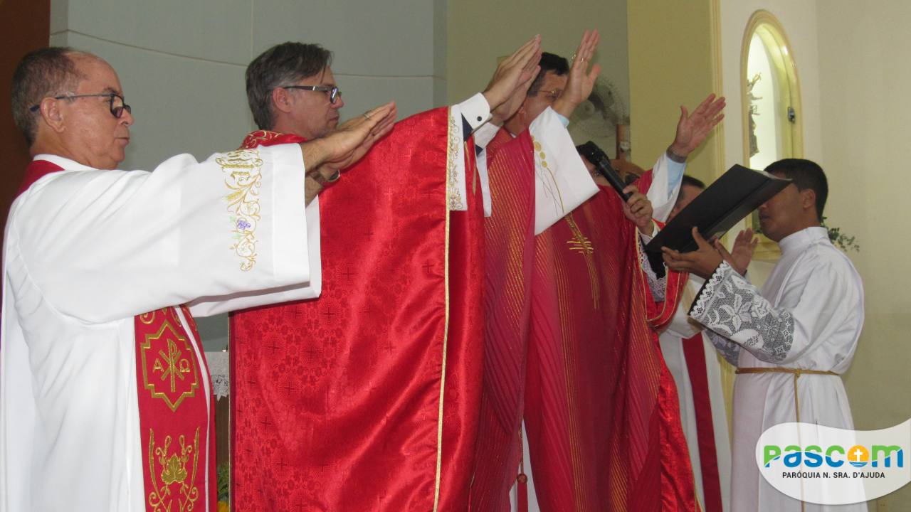 Crisma: Jovens e Adultos recebem o sacramento