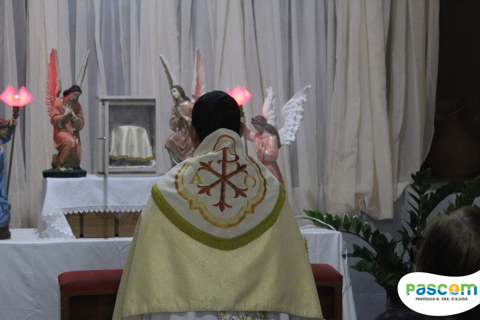 Entre Ramos e Luzes: A Celebração da Vida e da Fé