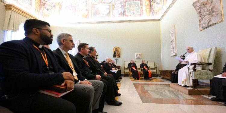 Papa incentiva novos caminhos para aproximar a Palavra de Deus do coração das pessoas